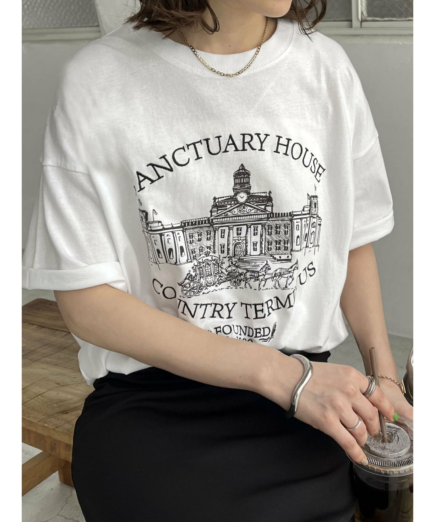 【ユニセックス】《WEB限定》モチーフ刺繍ロゴTシャツ
